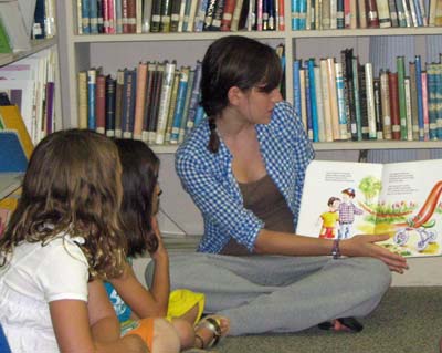 Elisheva reads to 1st/2nd Grade