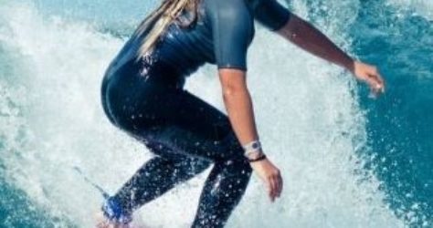 Cal Girl Surfing(2)