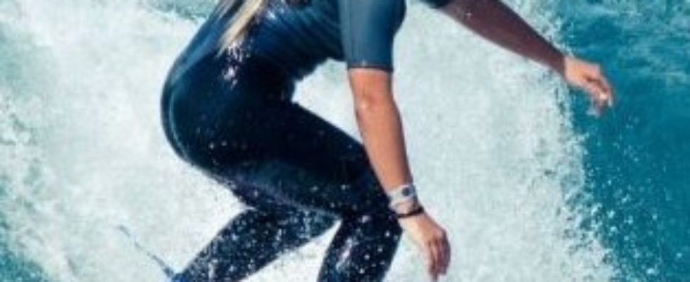 Cal Girl Surfing(2)